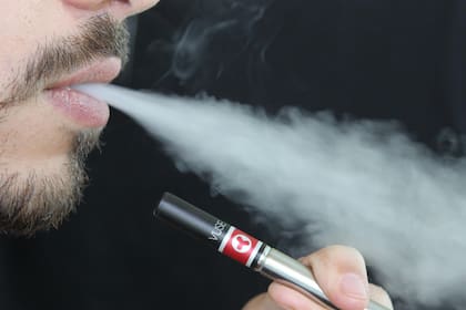 El vaping se volvió muy común; estos son los daños y algunos tips para dejarlo