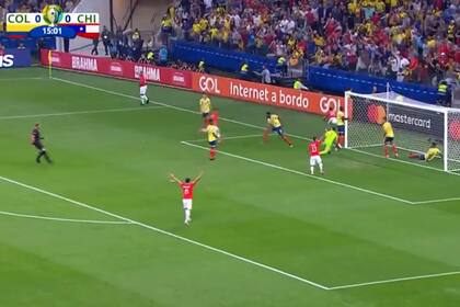 El VAR anuló un gol de Chile frente a Colombia