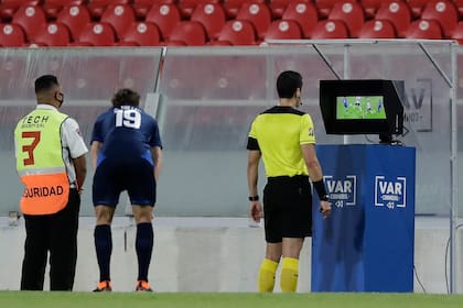 El VAR se iniciará entre febrero y marzo en el fútbol argentino