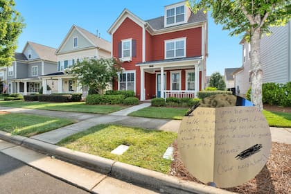 El vecino de la usuaria la hizo sentir incómoda y ella pidió opiniones sobre qué hacer al respecto