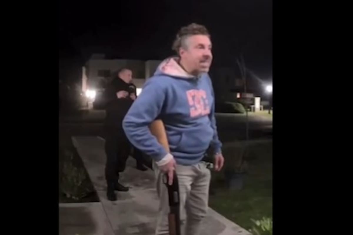 El vecino fue a buscar a los adolescentes con una escopeta