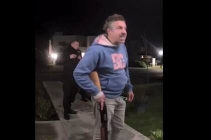 El vecino fue a buscar a los adolescentes con una escopeta