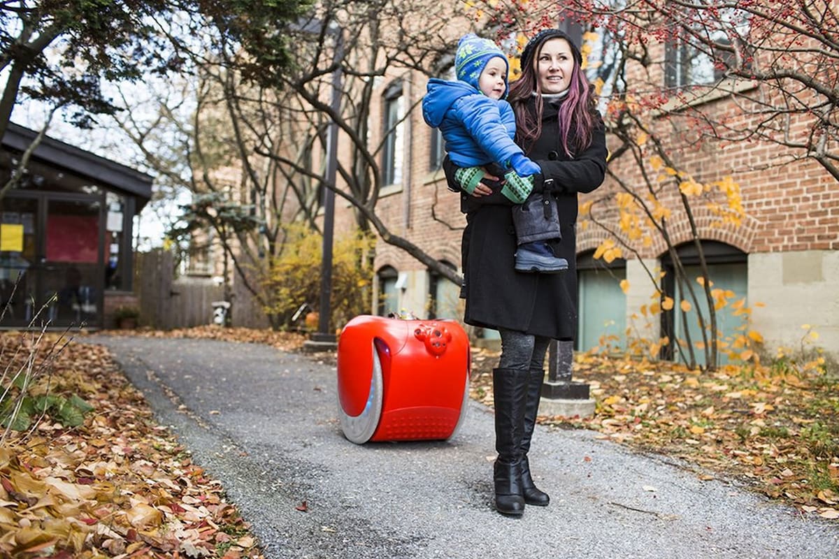 El vehículo desarrollado por Piaggio puede cargar hasta 18 kilos y alcanza una velocidad de 10 kilómetros por hora