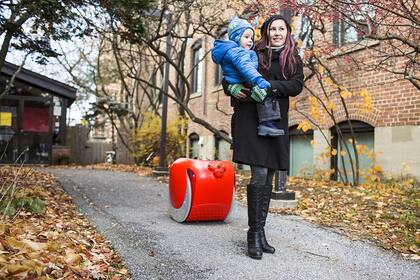 El vehículo desarrollado por Piaggio puede cargar hasta 18 kilos y alcanza una velocidad de 10 kilómetros por hora