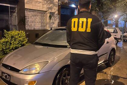 El vehículo donde fue subida por la fuerza la víctima