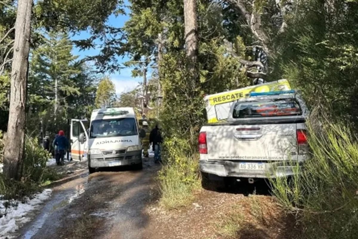El vehículo en el que viajaba la nena con su mamá cayó al lago Nahuel Huapi.