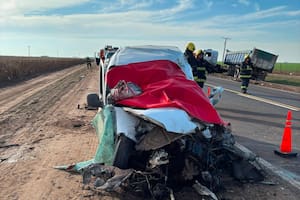 Chocaron un camión y un utilitario en la ruta 4: murieron dos personas