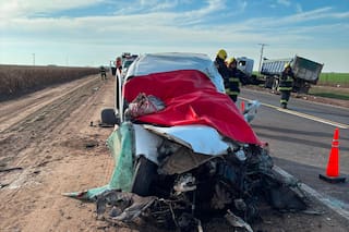 Chocaron un camión y un utilitario en la ruta 4: murieron dos personas