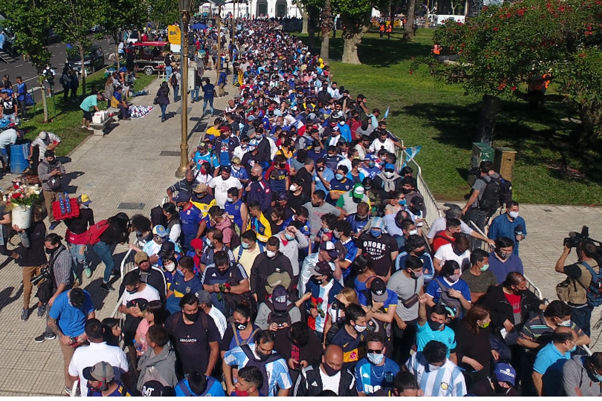 El velatorio de Diego Maradona, en vivo: el minuto a minuto de la despedida en la Casa Rosada