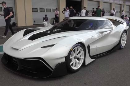 El Veloqx Fangio, en los boxes de la pista de Abu Dhabi la semana última