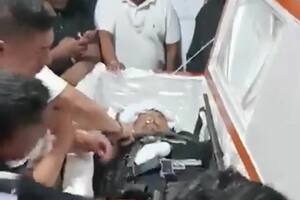 El velorio de Julián Sevillano, en el que fue cubierto con cientos de armas en su ataúd
