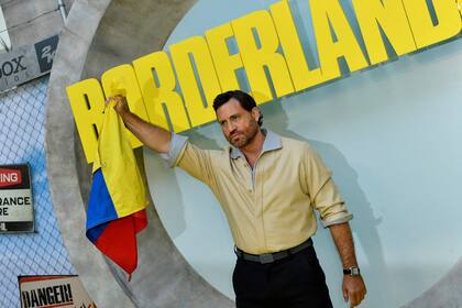El venezolano Edgar Ramirez, quien le presta la voz al personaje de Atlas, aprovechó la visibilidad del evento y la presencia de los fotógrafos para mostrarse con una bandera de su país, donde el conflicto por los resultados de las últimas elecciones presidenciales crece con el correr de los días