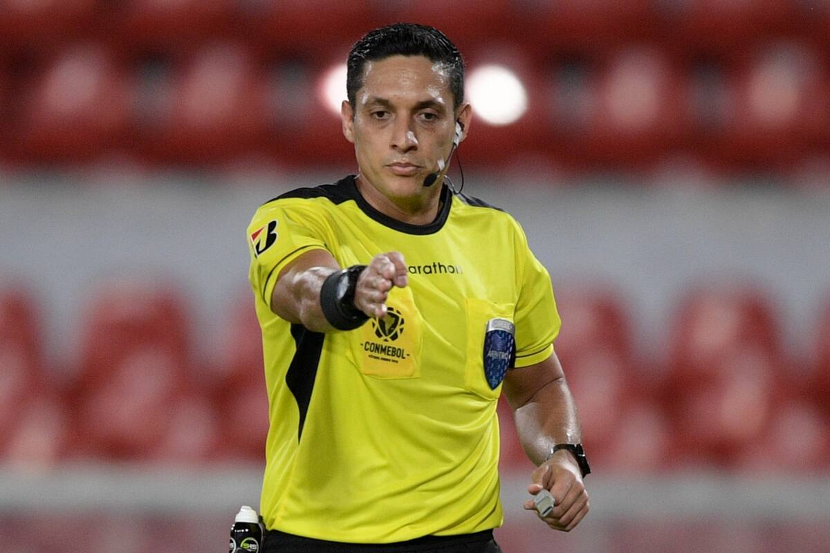 El venezolano Jesús Valenzuela es el árbitro designado para impartir justicia en el encuentro entre Chile y la selección argentina