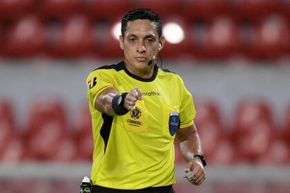 El venezolano Jesús Valenzuela es el árbitro designado para impartir justicia en el encuentro entre Chile y la selección argentina