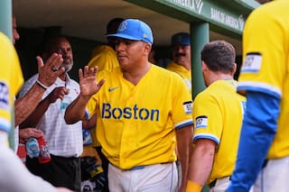 Ranger Suárez lanza siete entradas, Abreu pega doble de dos carreras y Boston vence 5-1 a Reales