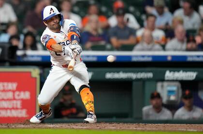 El venezolano sintió molestias en el isquiotibial derecho tras correr las bases y fue retirado del partido como medida de precaución
