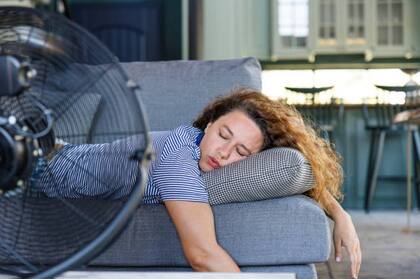 El ventilador, un viejo aliado para combatir el calor al momento de acostarse