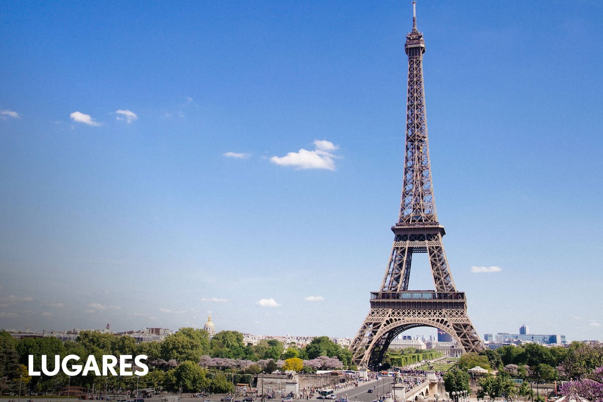El verano europeo es ideal para visitar la Torre.