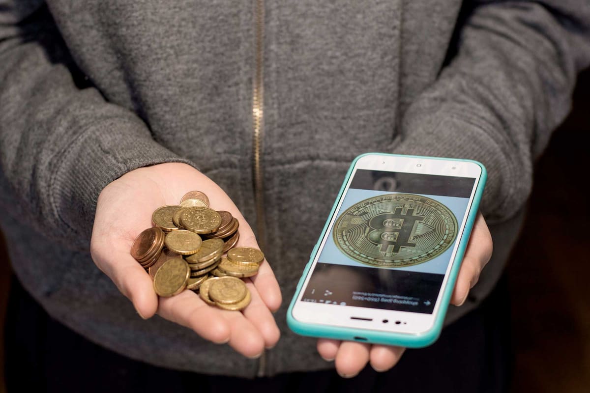 "El verdadero camino no es la arena política sino la tecnología, Internet y una moneda libre", dice Juan M., que sueña con "una nueva comunidad, con nuestras normas"