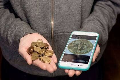 "El verdadero camino no es la arena política sino la tecnología, Internet y una moneda libre", dice Juan M., que sueña con "una nueva comunidad, con nuestras normas"