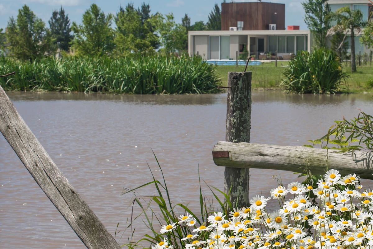 El verde y el agua son las estrellas de los nuevos emprendimientos con aires campestres y confort urbano
