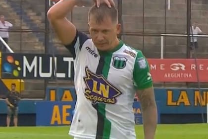 El vergonzoso gesto realizado por Arnaldo González al ser expulsado frente a Atlanta