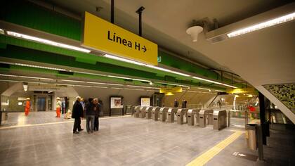 El vestíbulo de la estación Santa Fe de la línea H, listo para el estreno