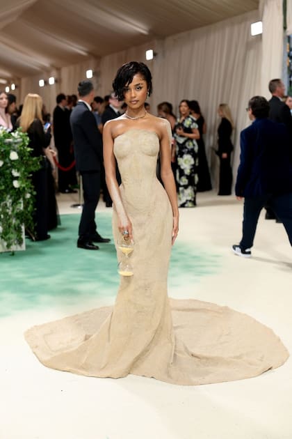 El vestido de Tyla dejó sin aire a los fanáticos de la Met Gala