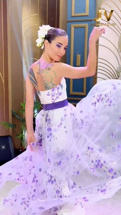 El vestido de Viale estuvo compuesto de una pollera al bies, lo que le proporcionó vuelo y soltura
