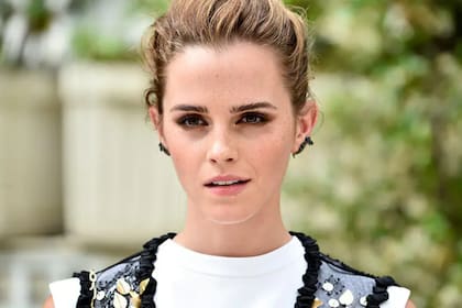 El vestido flotante de Emma Watson que generó una gran polémica en las redes sociales: “¿Levita?”