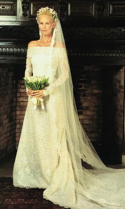 "El vestido fue confeccionado por su atelier, tomó seis meses hacerlo. Y cuando fui a Roma con mi madre y mis dos damas de honor, me lo probé y me miré y pensé, ‘soy la Dolce Vita’“, contó Claudia