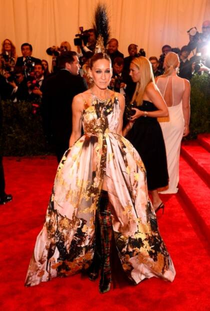 El vestido fue de Giles Deacon y la consigna: "Punk: Chaos to Couture".