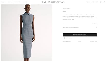 El vestido que aparece en la página de Emilia Wickstead está agotado