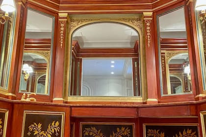 El vestidor totalmente bañado en oro / Foto: Boris Rio / O GLOBO