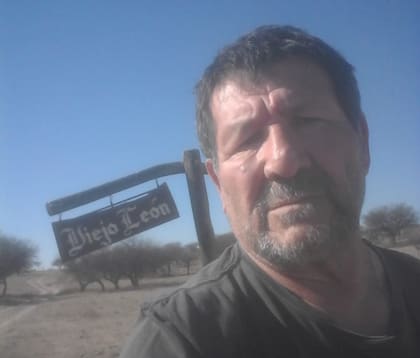 El veterinario y productor ganadero Luis Alberto Cazanave en su establecimiento rural en Victorica, La Pampa