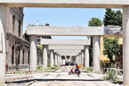 El viaducto del tren San Martín toma forma y deja parcelas liberadas