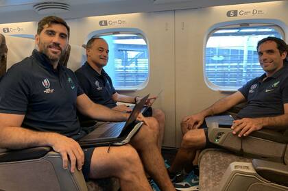 El viaje de los Pumas en tren: así llegaron a Osaka.