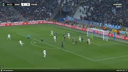 El viaje del bombazo de Payet va al ángulo