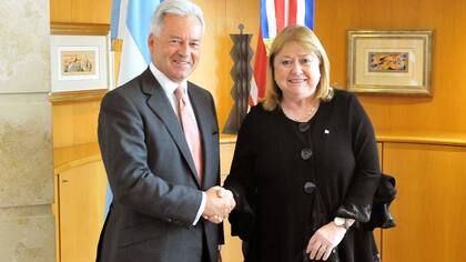 El vicecanciller británico, Alan Duncan, y la canciller argentina, Susana Malcorra