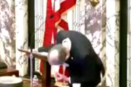 El vicegobernador del estado de Mississippi, Delbert Hosemann, colapsó durante una sesión en el Senado local