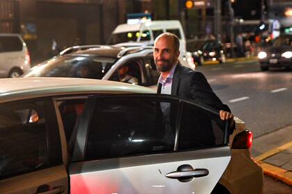 El vicejefe de Gabinete, José Rolandi, se reunirá junto a la secretaria de Planeamiento Estratégico de la Presidencia, María Ibarzábal, con los bloques dialoguistas para recopilar los avales para insistir con Ganancias, Bienes Personales y privatizaciones