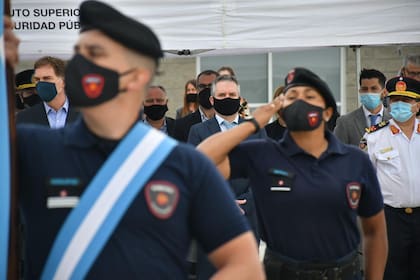 Jura de fidelidad a la bandera de parte de los aspirantes a ingresar en el Cuerpo de Bomberos de la Policía de la Ciudad