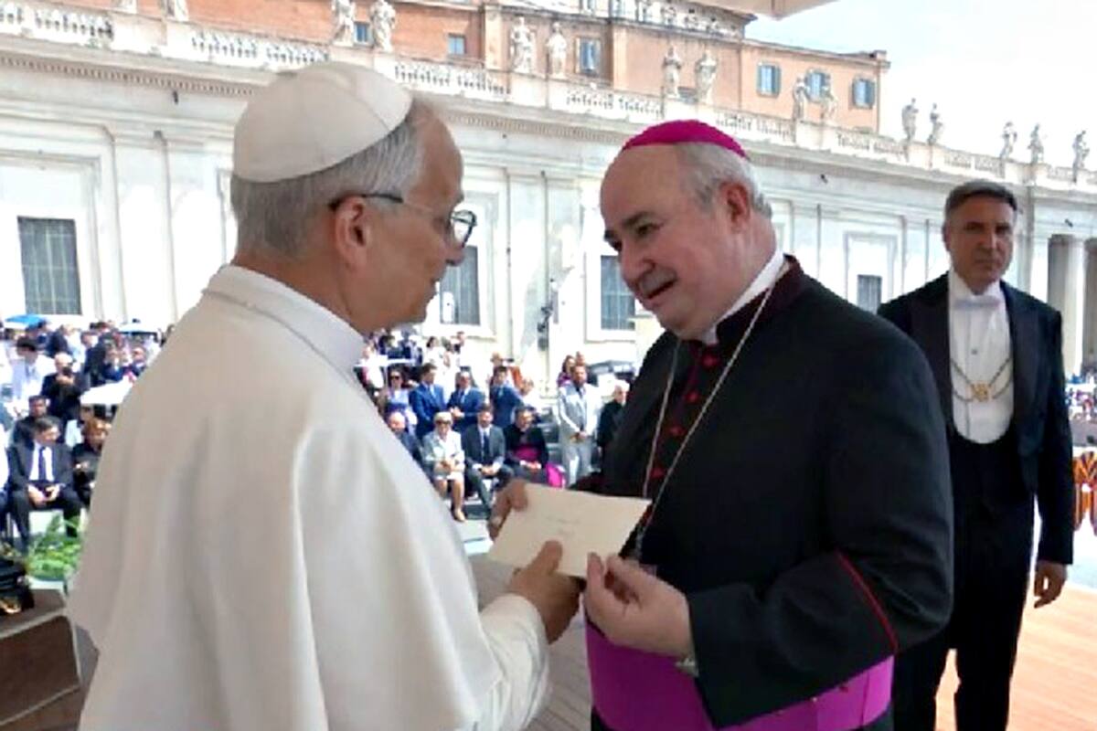 El vicepresidente del Episcopado, monseñor César Fernández, con el Papa León XIV