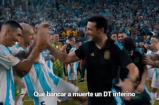 Con un emotivo video, la AFA intenta seducir en público a Scaloni para que siga como DT