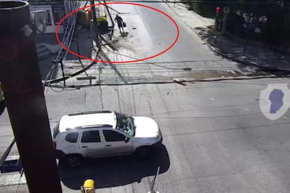 El video de la policía muestra cuando se escapa el asesino condenado tres veces a perpetua.