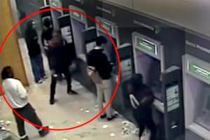 El video en el banco durante las extracciones que realizó Rigau