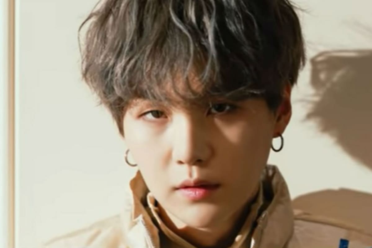 El video Interlude: Shadow estuvo a cargo de uno de los miembros de la banda, Suga