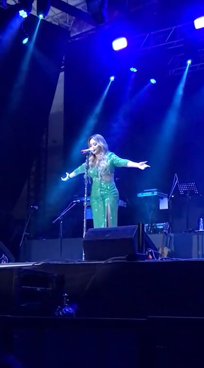 El video viral de Karina en 2022 cuando mandó al frente a los técnicos de video y sonido por un desperfecto en pleno espectáculo