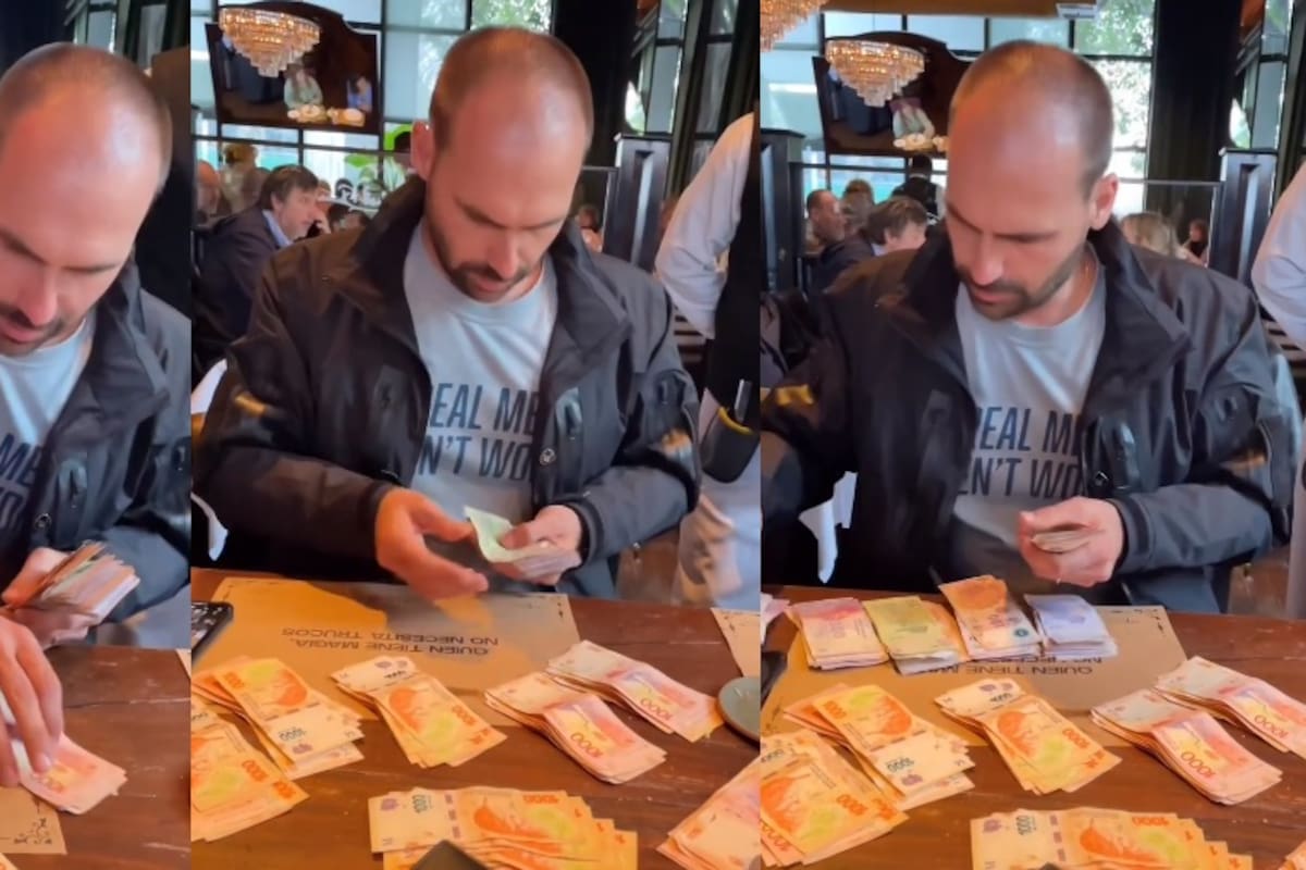 El video viral del hijo de Bolsonaro pagando una cuenta con decenas de billetes de mil pesos: “Lula es la versión brasileña de Alberto Fernández y Cristina Kirchner”.