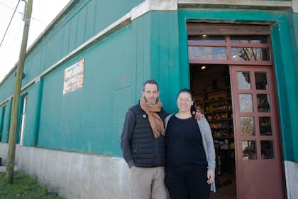 El viejo almacén de ramos generales cobró una nueva vida de la mano de Gabriela Cáceres y Lucho Golato